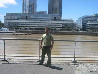 Angel, detr&aacute;s el Hilton